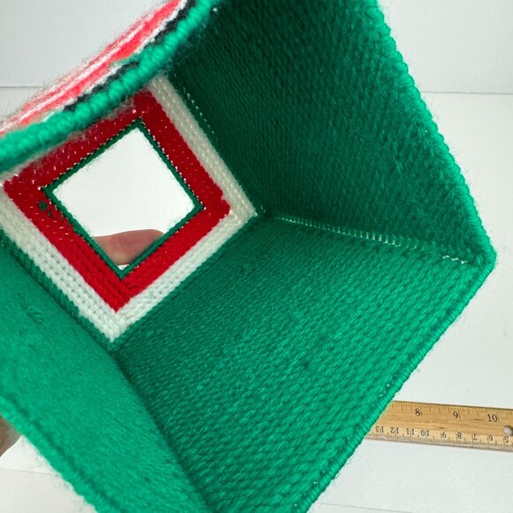 Vtg Santa Handmade Square Red Green White Tissue Box Cover Plastic Canvas Yarn - Picture 10 of 11